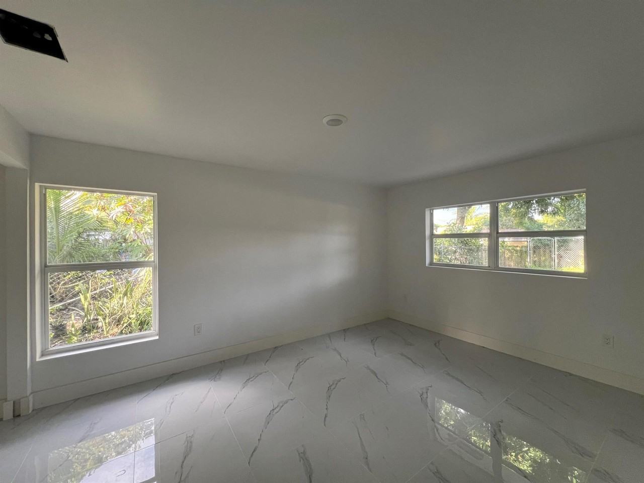 828 South B Street - Photo 2 of 16