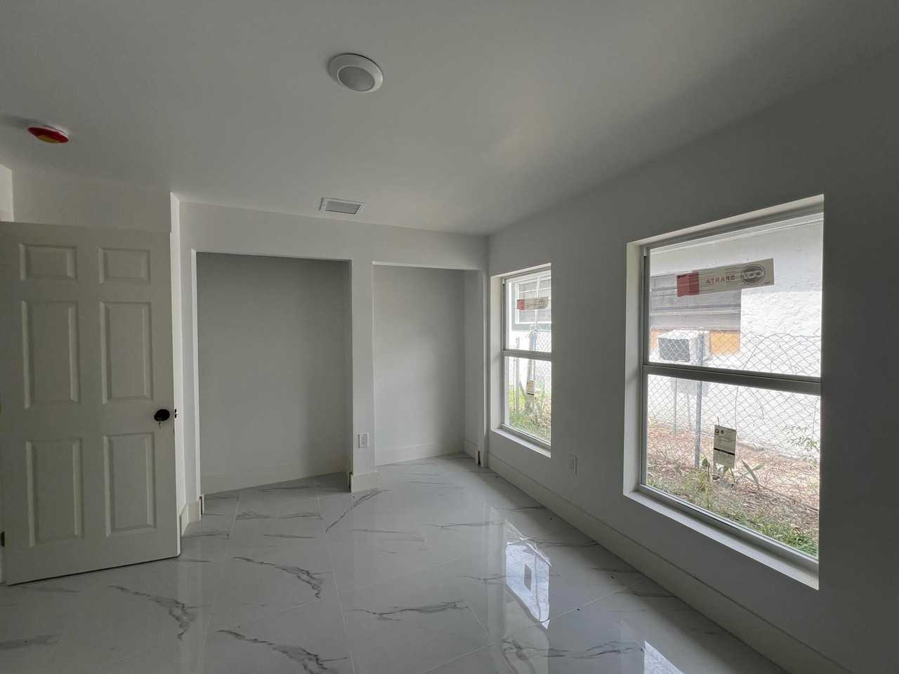 828 South B Street - Photo 7 of 16