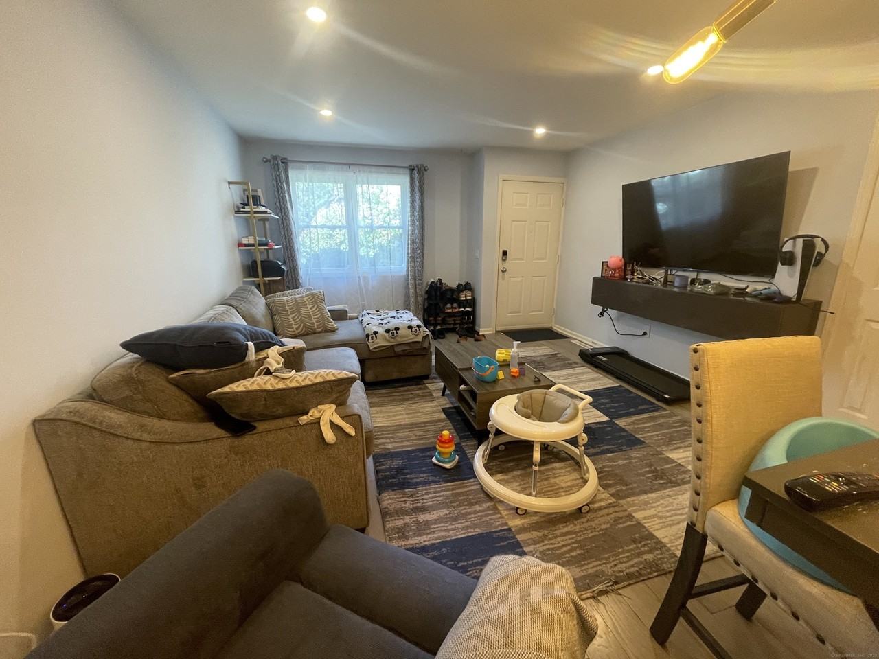 68 Glenrock - Photo 3 of 15