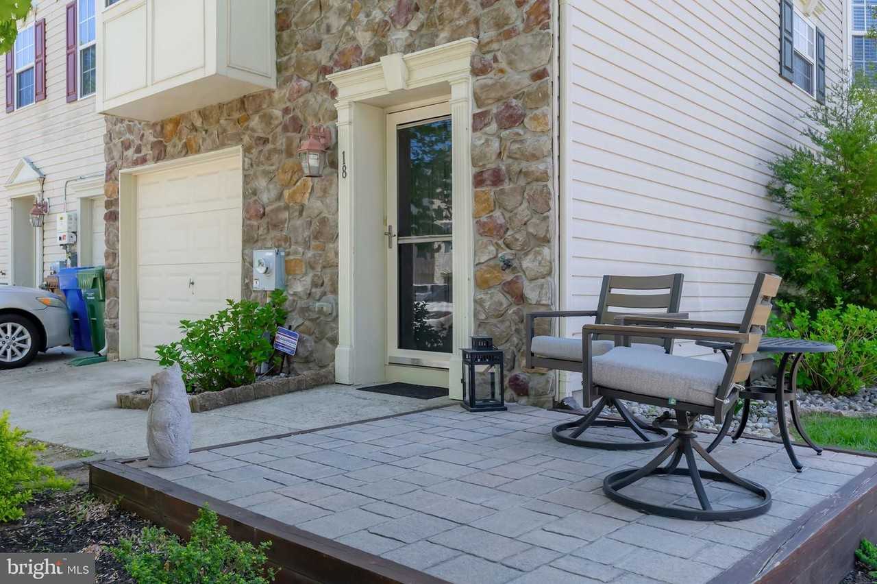 18 Shoemaker Dr - Photo 2 of 22