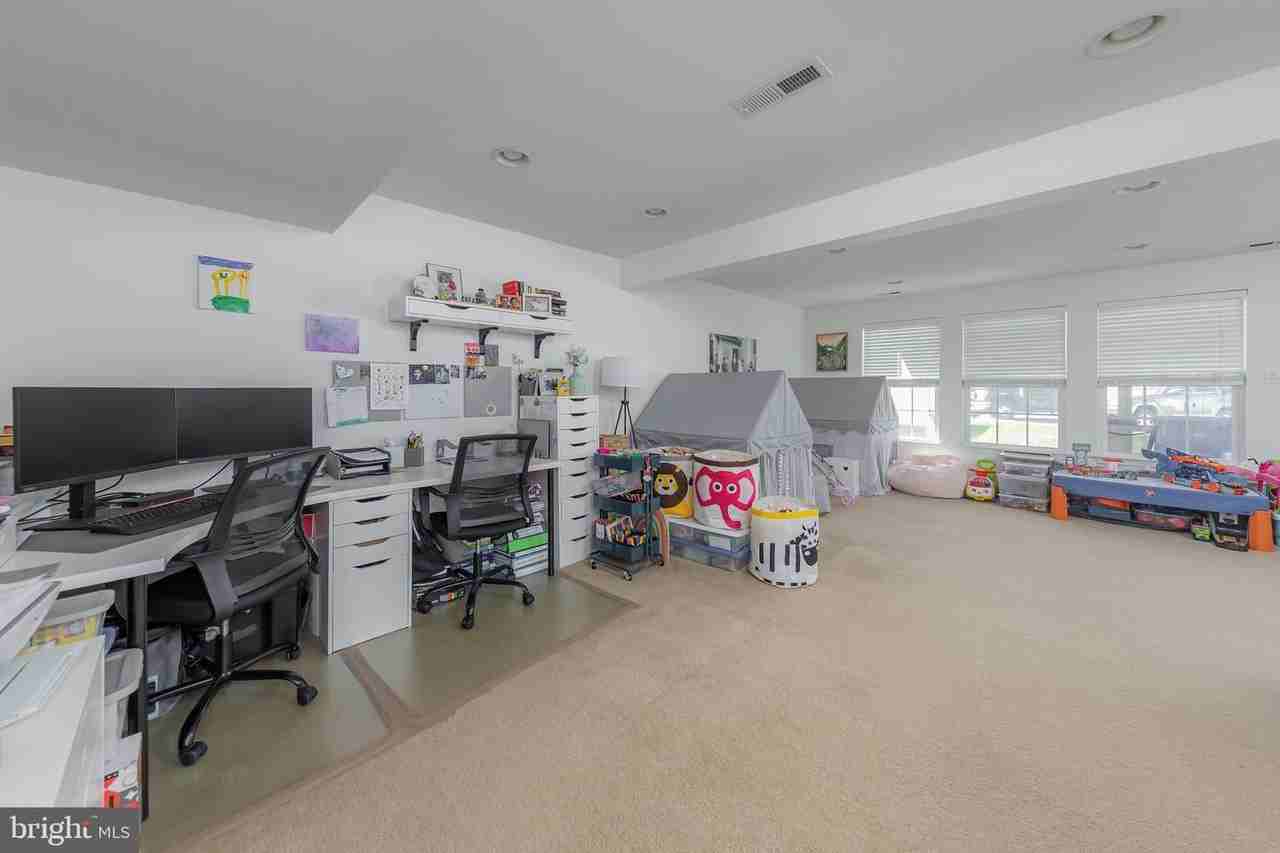 18 Shoemaker Dr - Photo 5 of 22