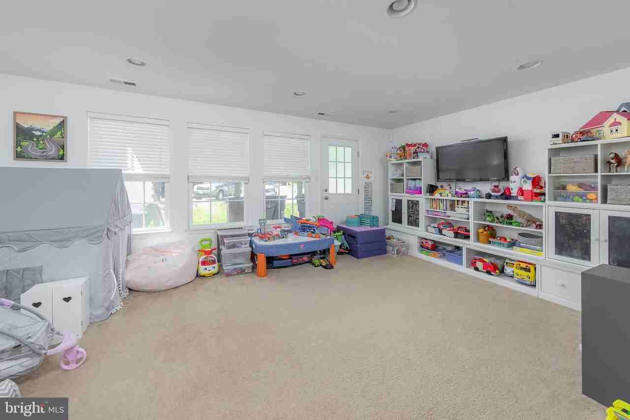 18 Shoemaker Dr - Photo 6 of 22