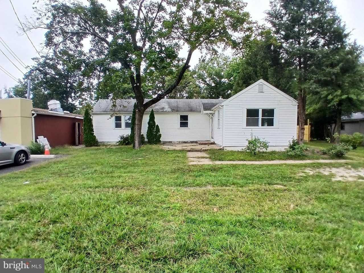 1785 Williamstown Rd - Photo 2 of 9