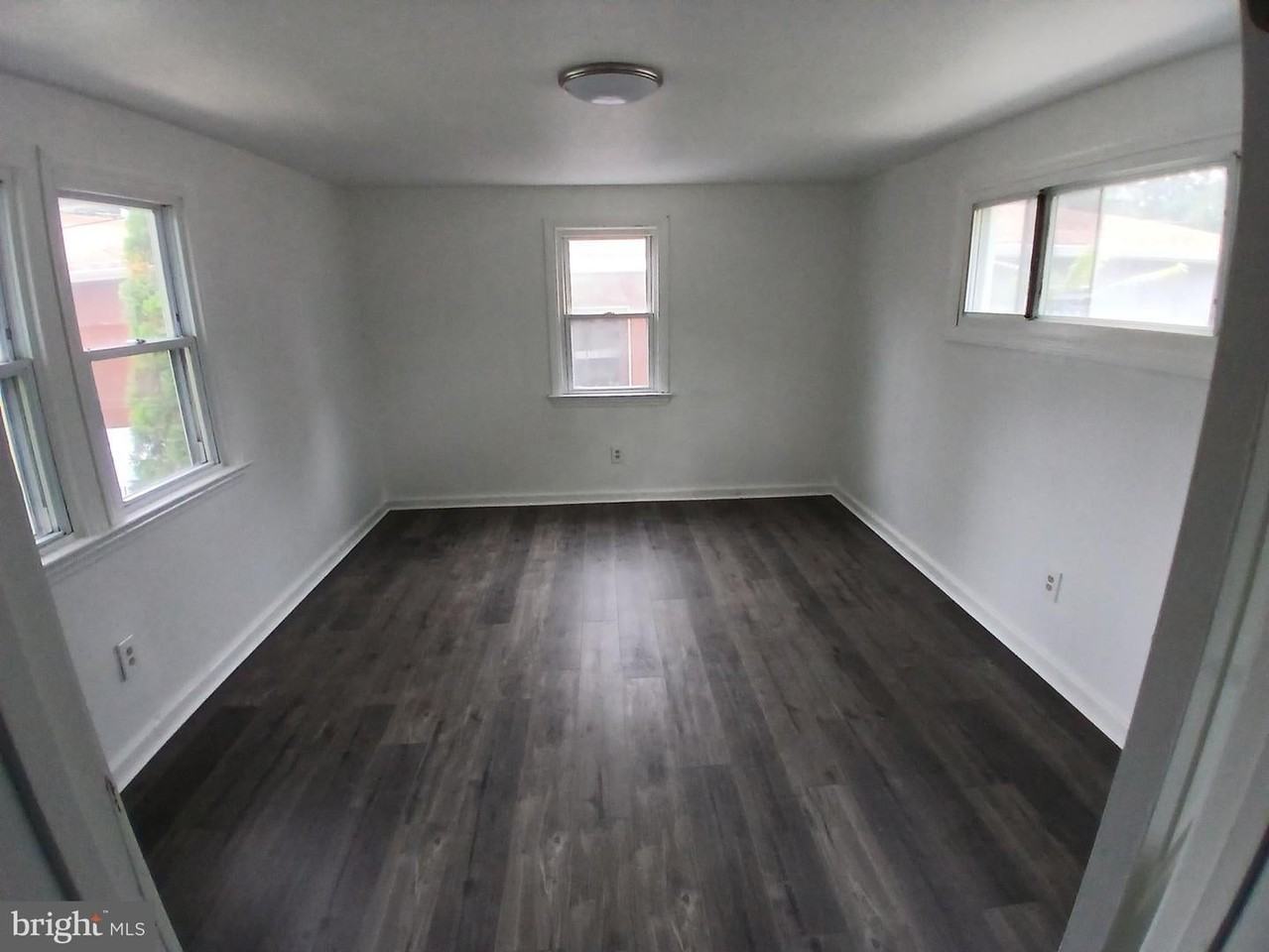 1785 Williamstown Rd - Photo 5 of 9