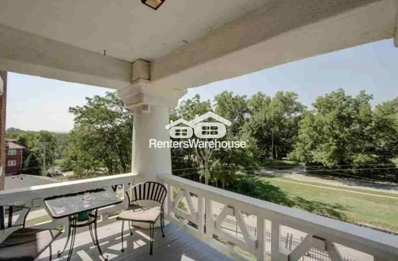 406 E 43rd St #3E - Photo 7 of 18