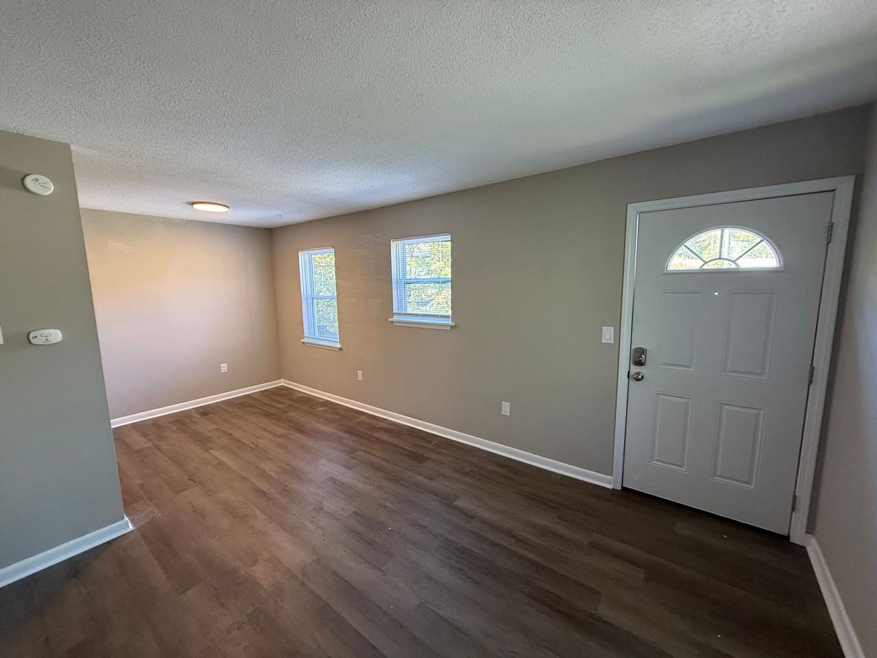 213 N Ann St #8 - Photo 4 of 19