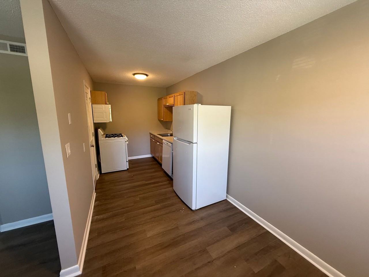 213 N Ann St #8 - Photo 7 of 19