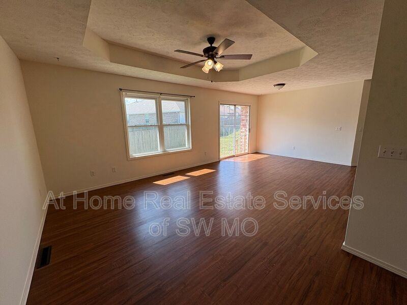 1260 W Butterfield Dr - Photo 2 of 15