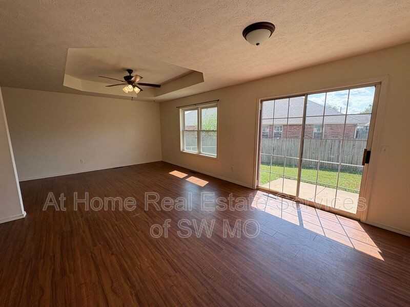 1260 W Butterfield Dr - Photo 3 of 15