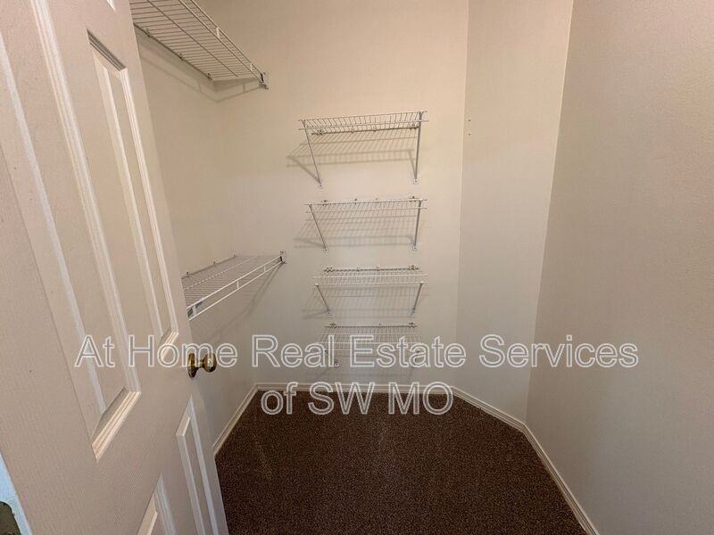 1260 W Butterfield Dr - Photo 5 of 15
