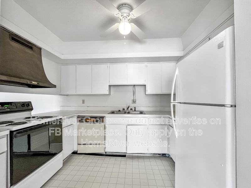 1858 Poplar Woods Circle West #4 - Photo 5 of 20