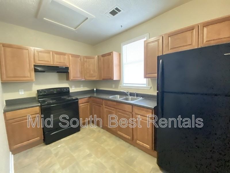 2701 Lincoln Avenue - Photo 3 of 7