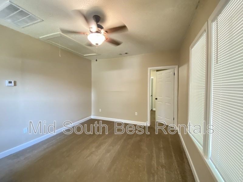 2701 Lincoln Avenue - Photo 4 of 7