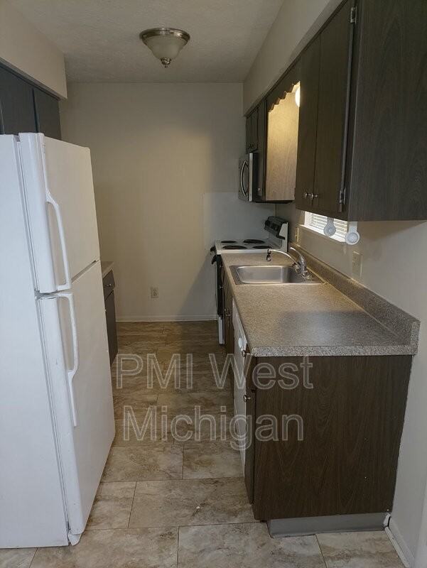 4258 Bond Ave #2 - Photo 4 of 14