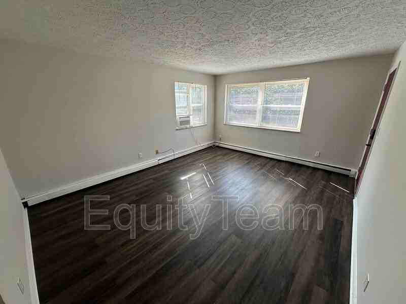 2532 Flanigan Ct #4 - Photo 3 of 8