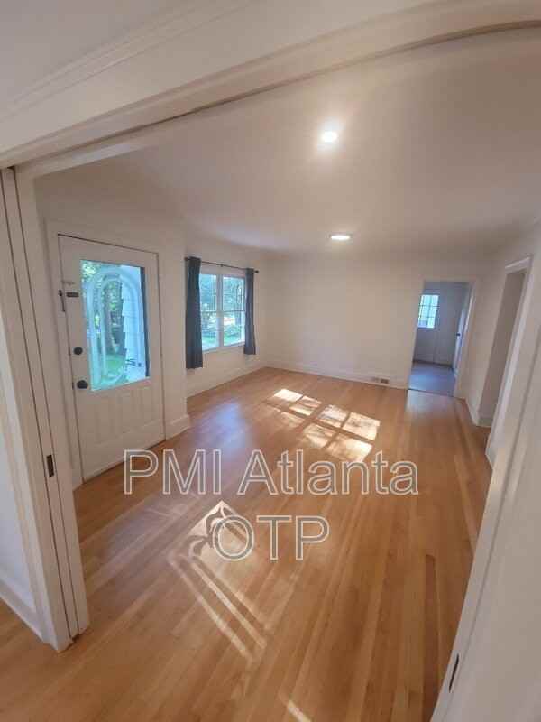 1952 Wellbourne Dr Ne - Photo 2 of 13