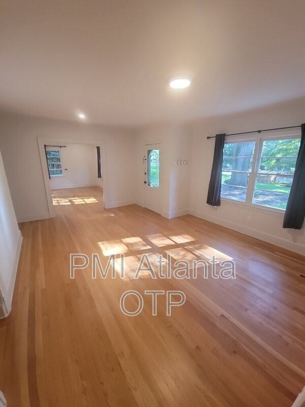 1952 Wellbourne Dr Ne - Photo 3 of 13