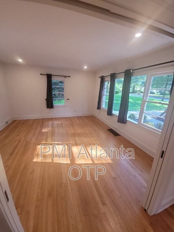 1952 Wellbourne Dr Ne - Photo 4 of 13