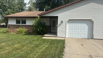 featured image of 3124 N Bluemound Dr