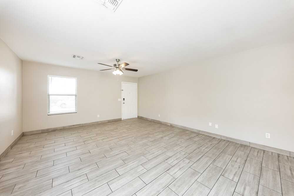 11522 W Wethersfield Rd - Photo 4 of 16