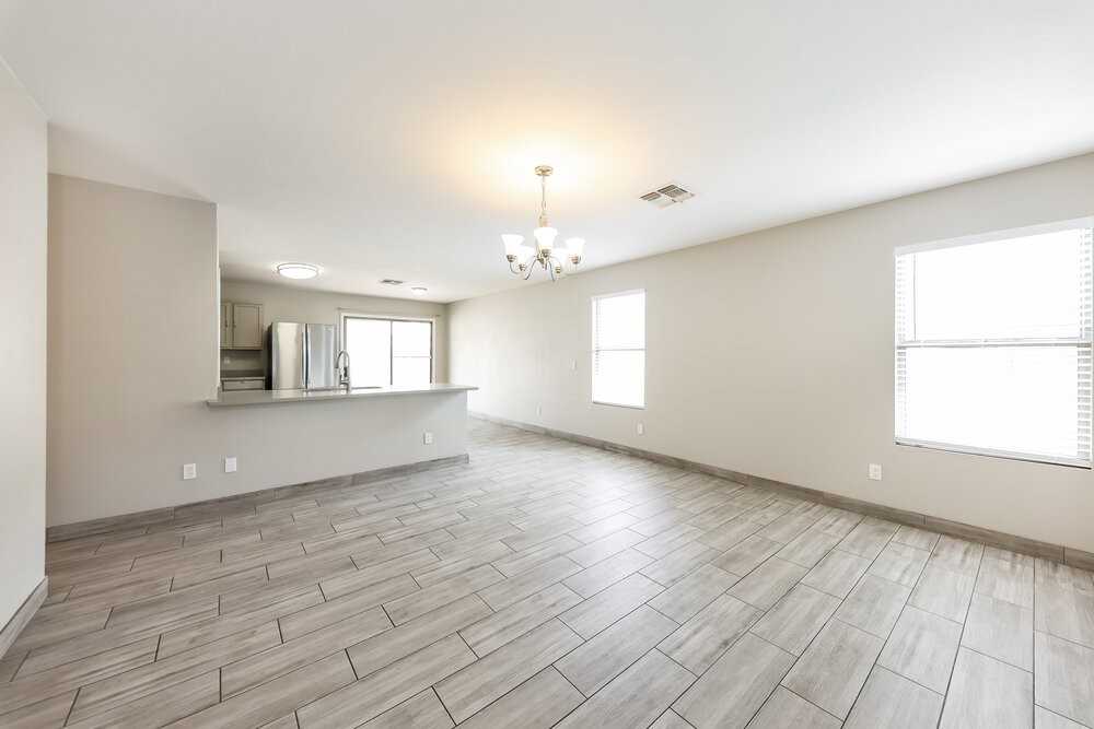 11522 W Wethersfield Rd - Photo 5 of 16