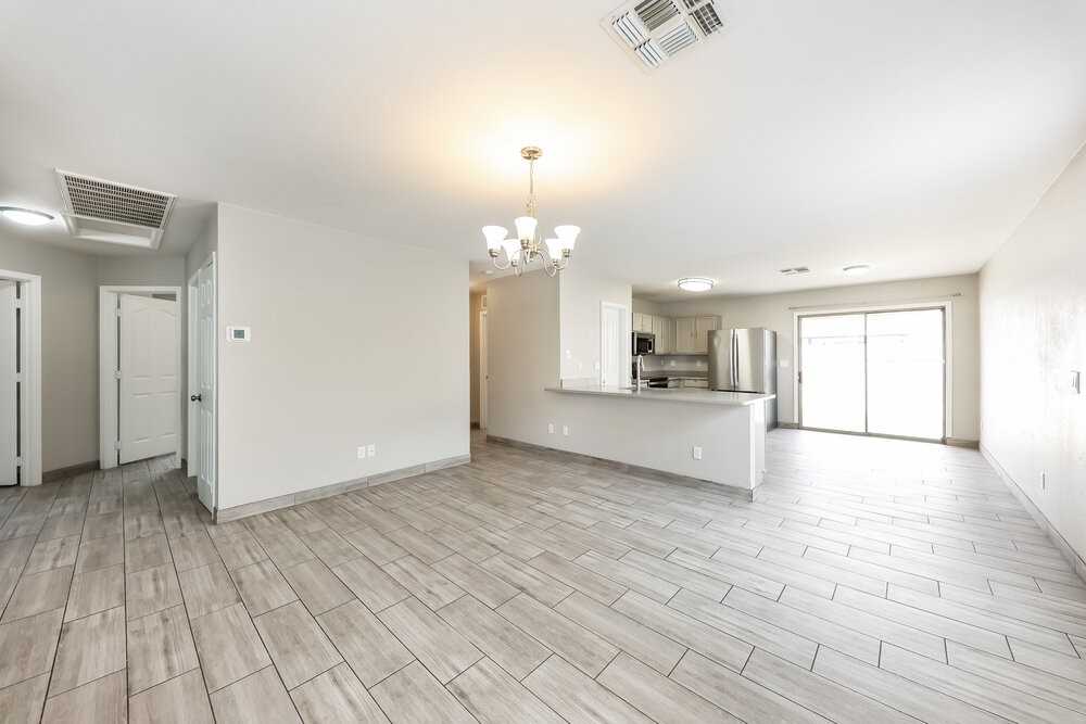 11522 W Wethersfield Rd - Photo 7 of 16