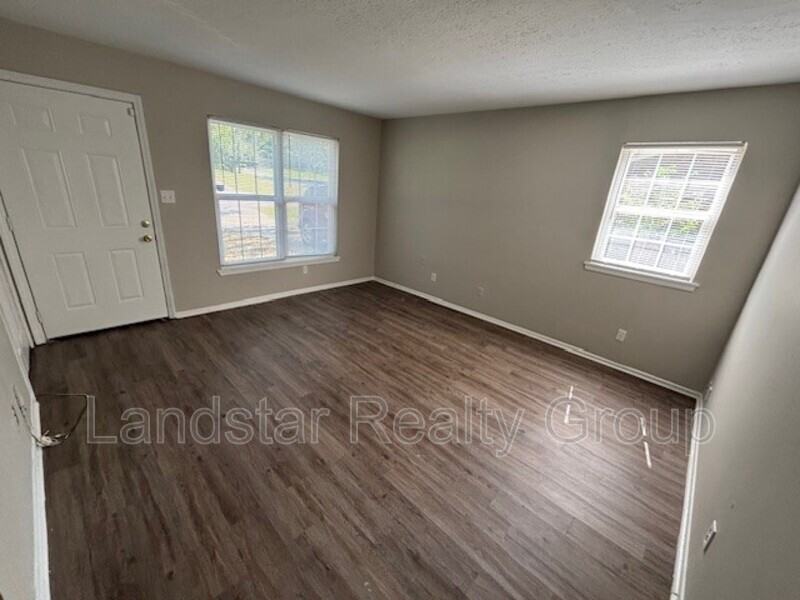 7728 Rochelle Rd - Photo 2 of 24