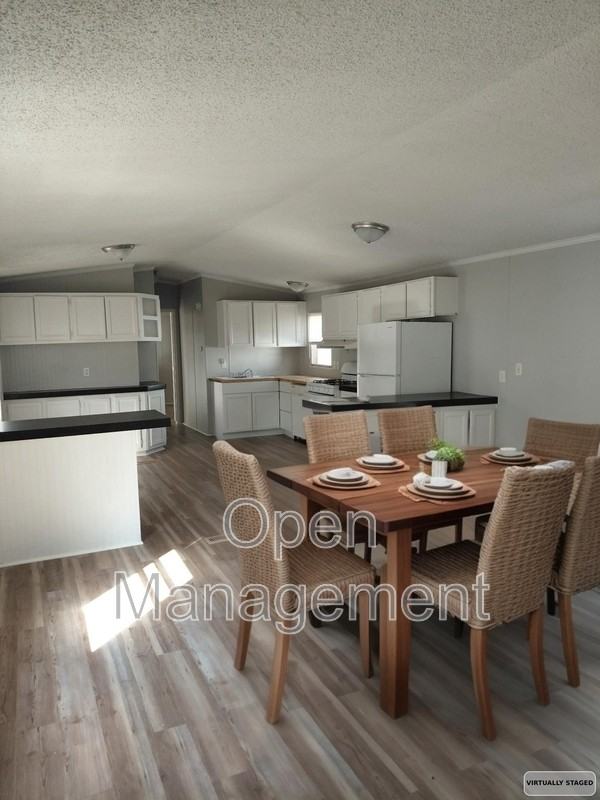 301 Mantle Ave - Photo 2 of 17