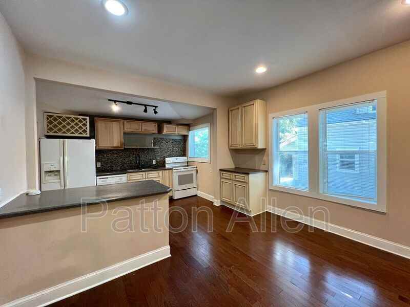 114 Clingman Ave - Photo 4 of 19