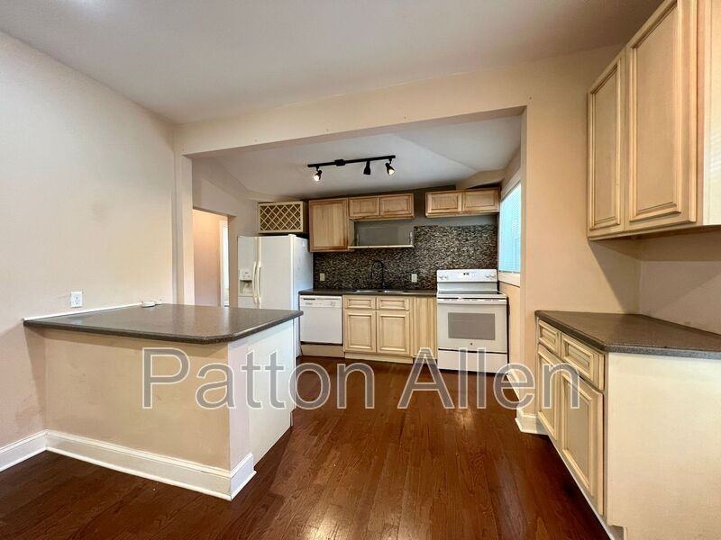 114 Clingman Ave - Photo 5 of 19