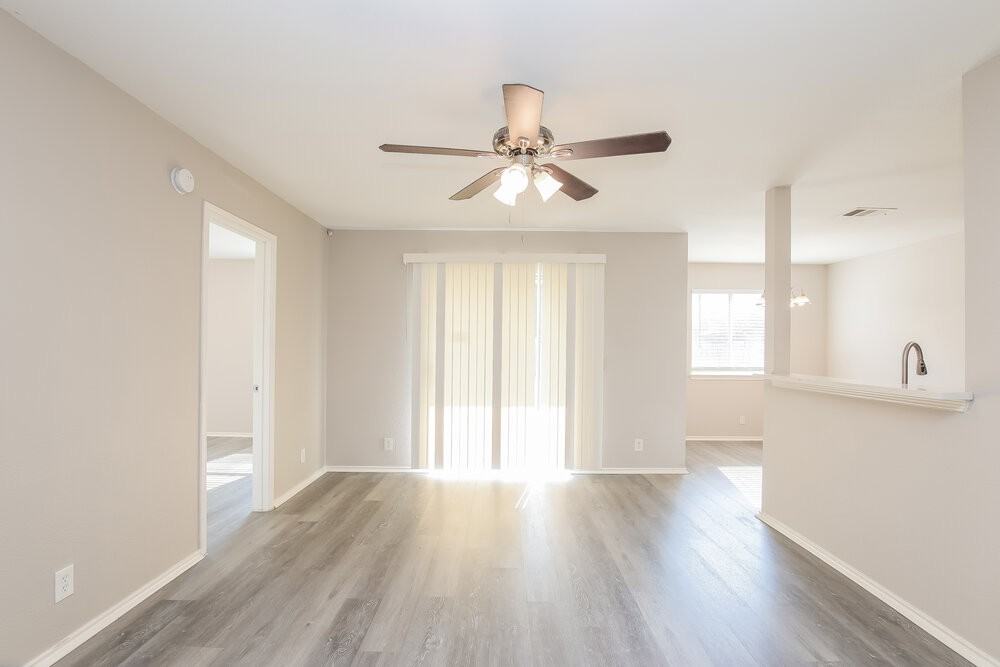 304 Forsyth Ct - Photo 4 of 16