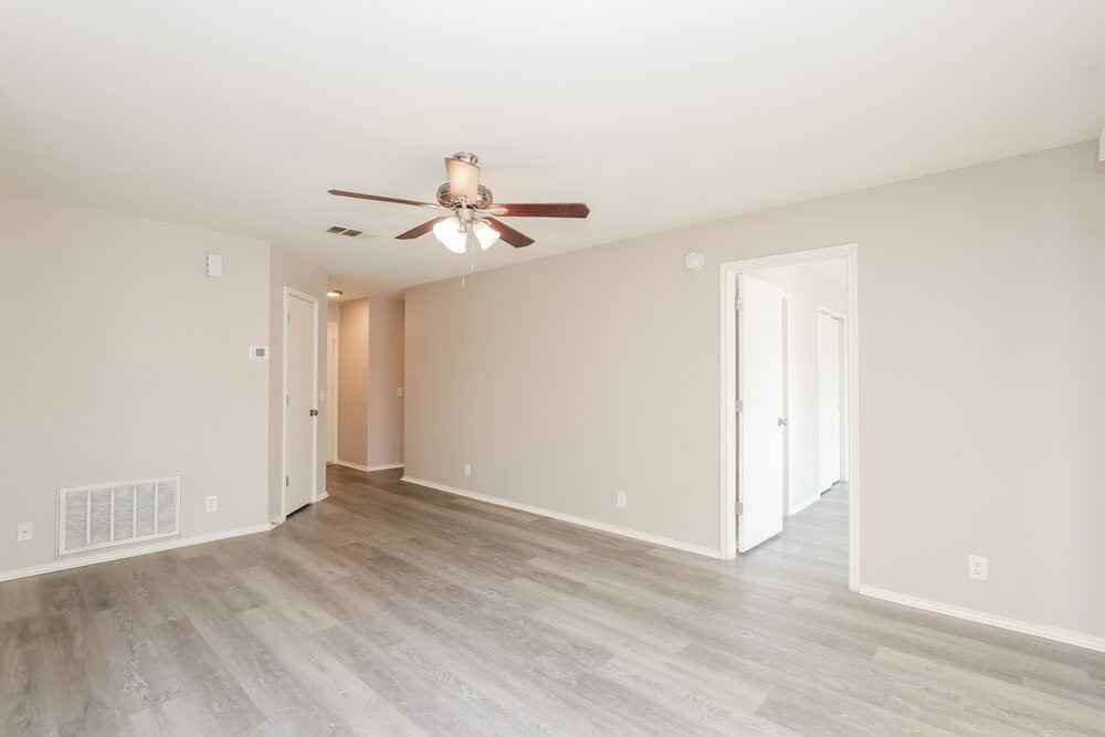 304 Forsyth Ct - Photo 5 of 16