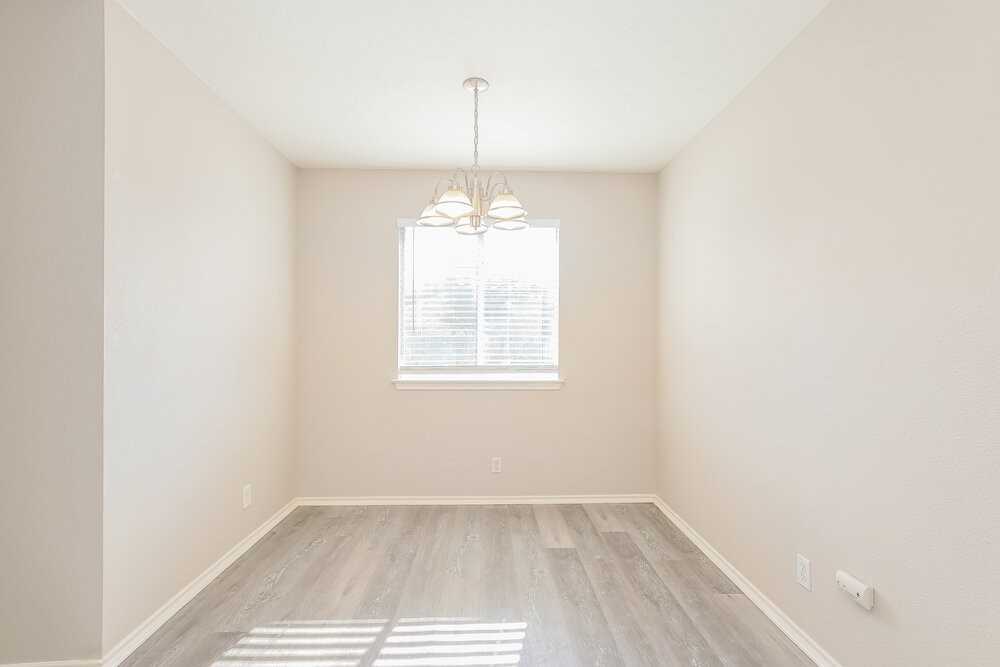 304 Forsyth Ct - Photo 6 of 16