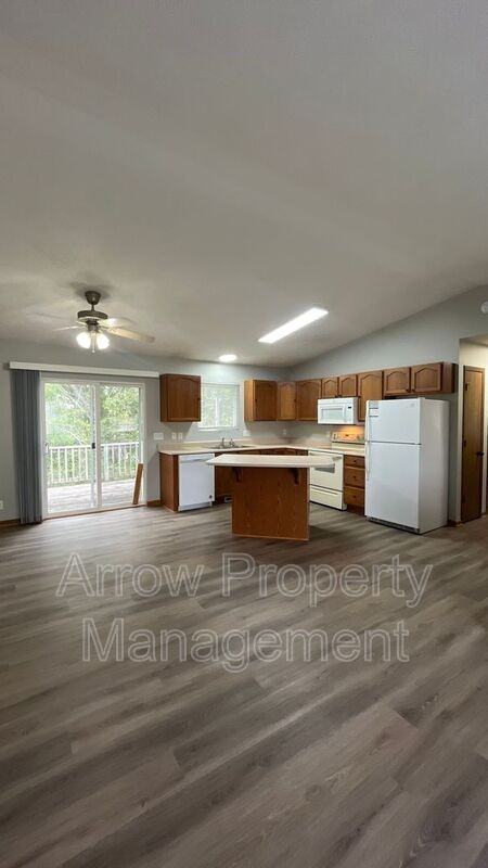 200 W Irving St - Photo 3 of 25