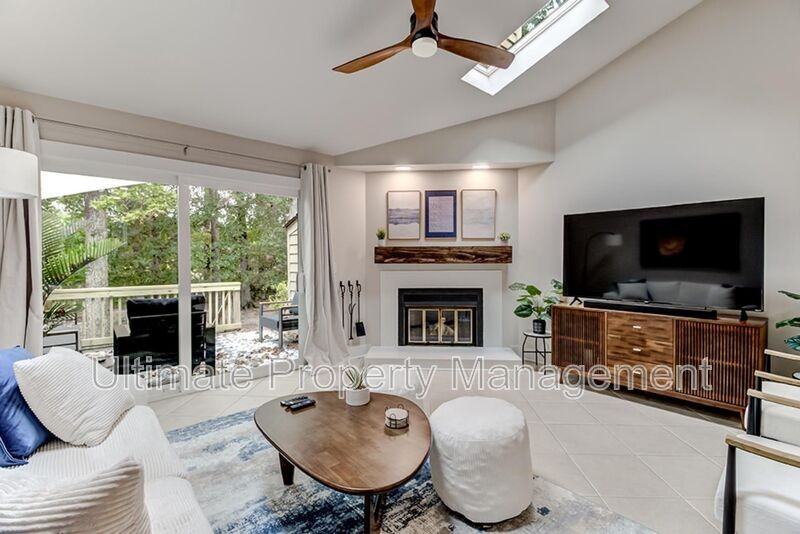 207 Saint Luke Ct - Photo 2 of 37