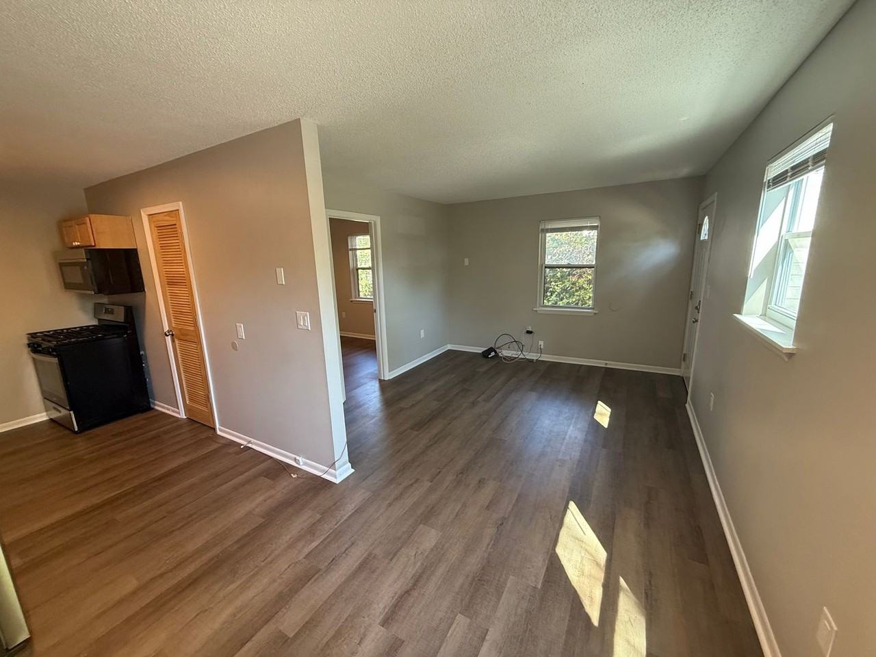 213 N Ann St #6 - Photo 5 of 18