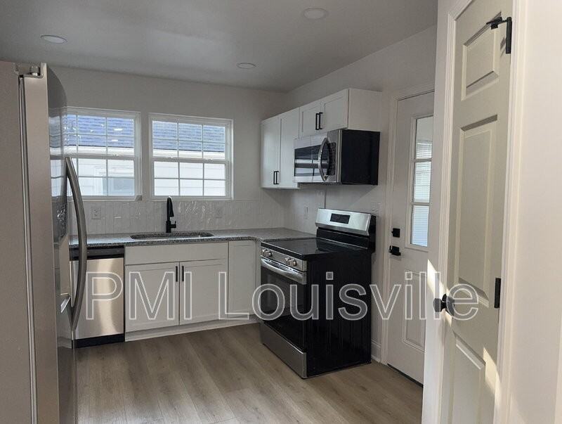 551 Denmark St - Photo 7 of 47