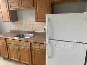 121 Hawthorne St - Photo 1 of 1