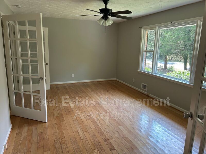 126 Harris St - Photo 3 of 11