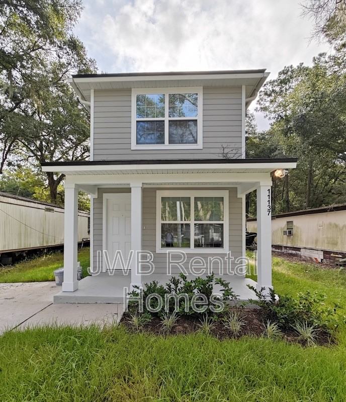 11137 Pine St - Photo 2 of 8