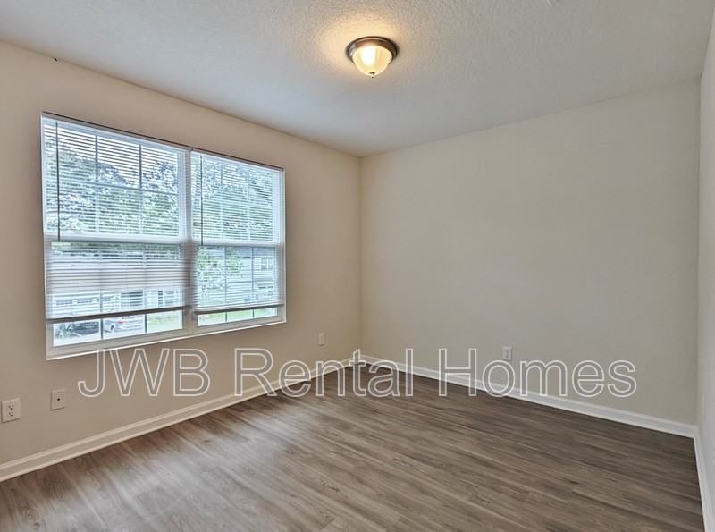 11137 Pine St - Photo 6 of 8