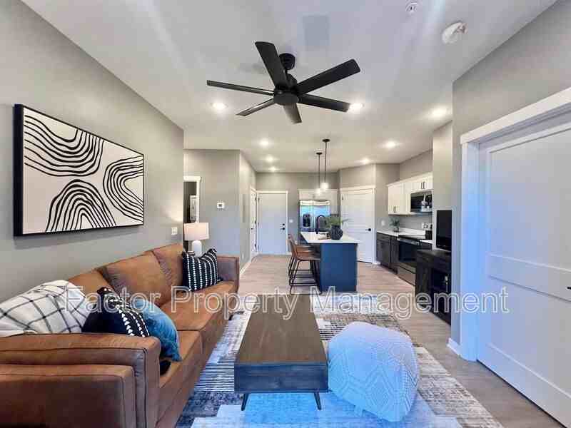 960 N 3rd St #215 - Photo 3 of 8