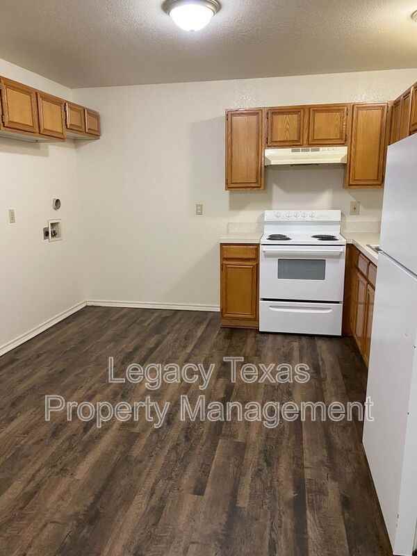 1106 Williams Ave #E - Photo 2 of 5