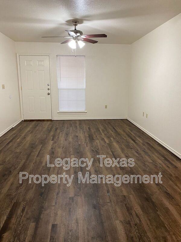 1106 Williams Ave #E - Photo 3 of 5