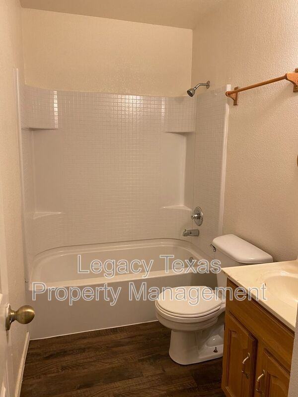 1106 Williams Ave #E - Photo 5 of 5