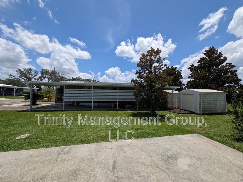 10045 Wellington Ave - Photo 2 of 16