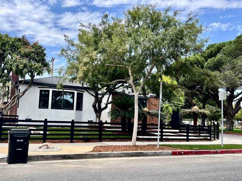 10811 Farragut Dr - Photo 2 of 21