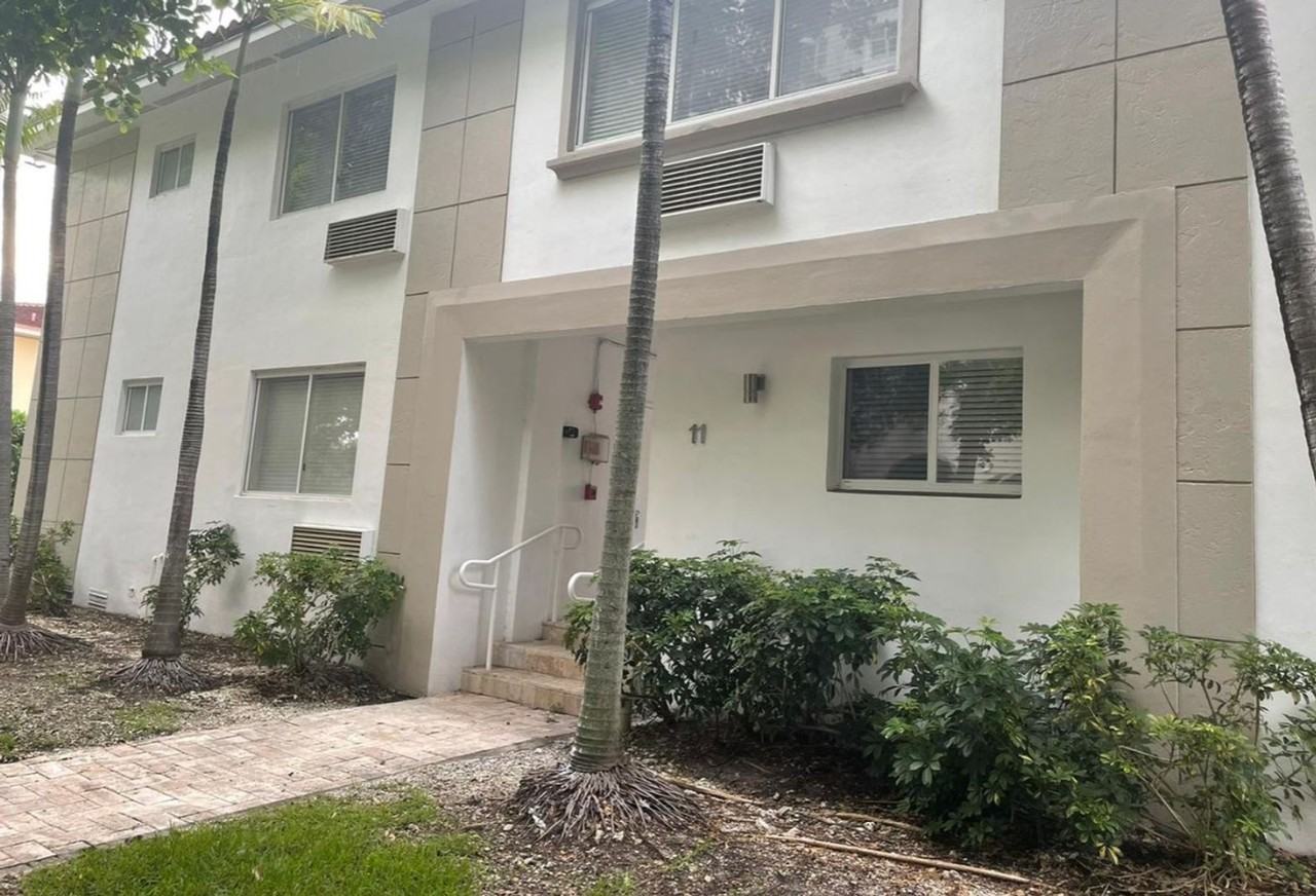 Menores 112533 | Coral Gables (Residential / near Business District – North Ponce/Douglas area) - Photo 2 of 34