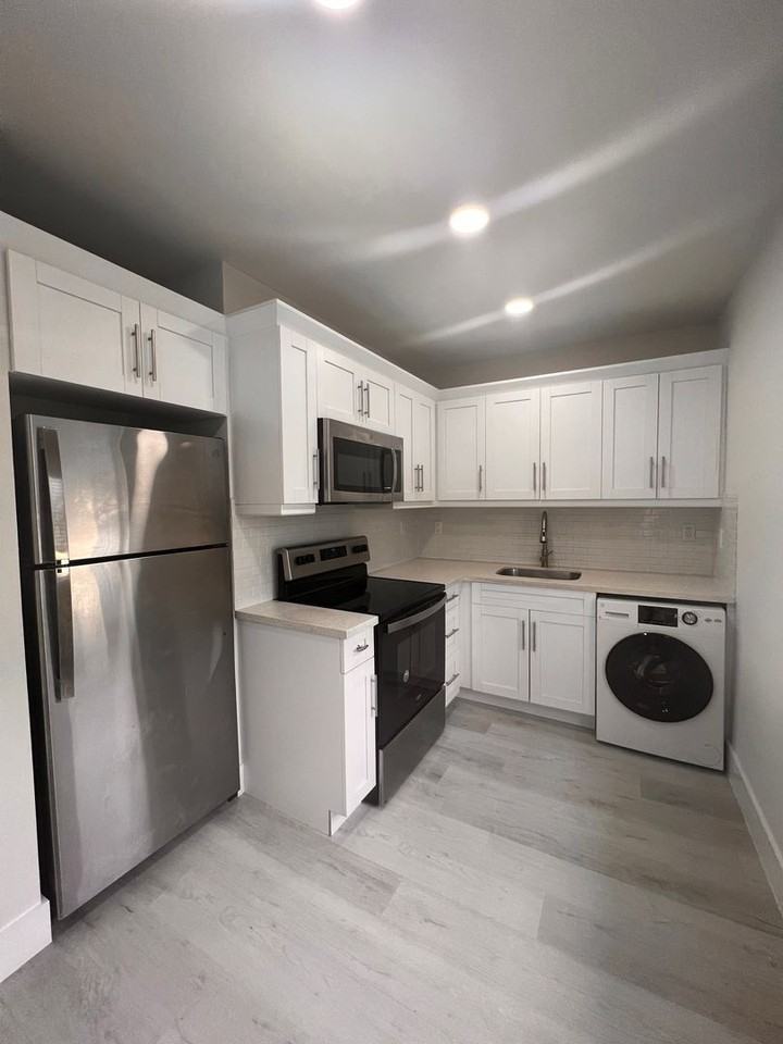 Menores 112533 | Coral Gables (Residential / near Business District – North Ponce/Douglas area) - Photo 5 of 34