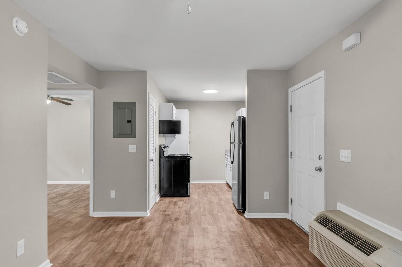 2125 Aberdeen Ave - Photo 3 of 30